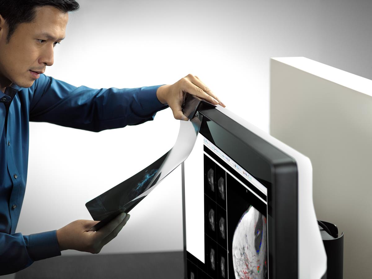 Medical monitor Coronis Uniti 12MP MDMC-12133 Color Diagnostic Display unifie your workflow to improve your productivity